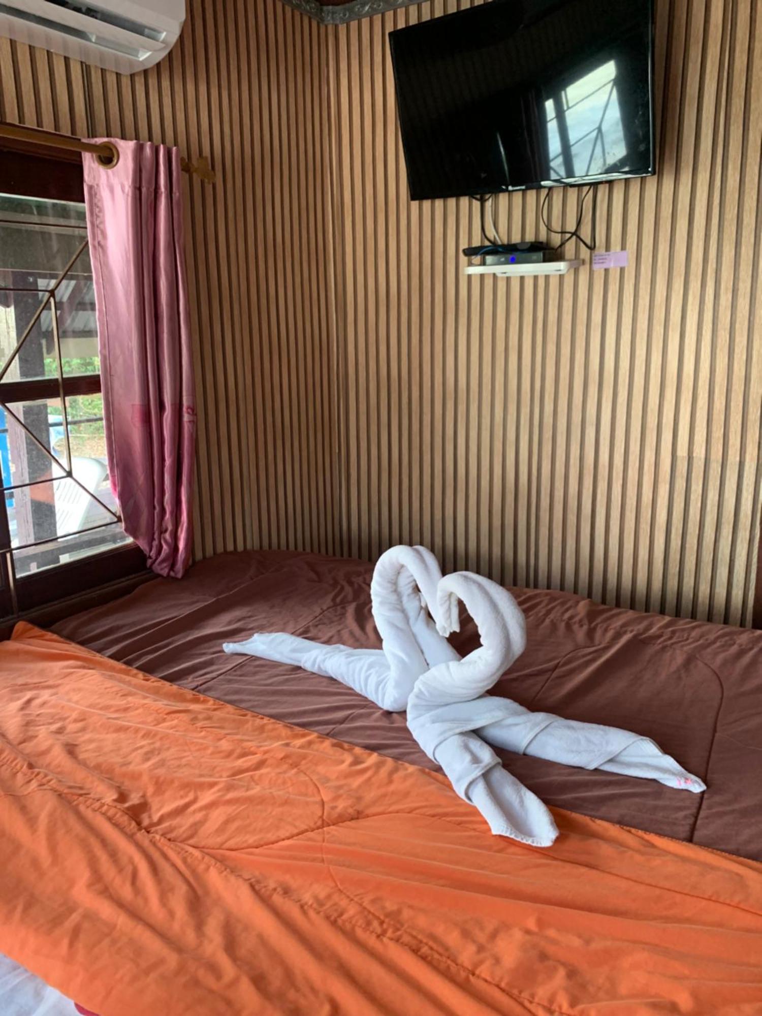 ลุงดำฮัทบีช Hotel Koh Samet Exterior photo